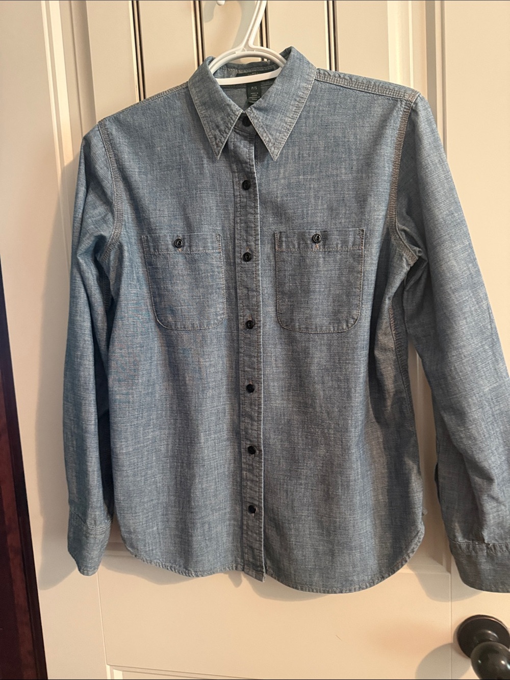 Ralph Lauren BlueChambray Button-Down Shirt 2 Pockets 1 has Flap Great Condition